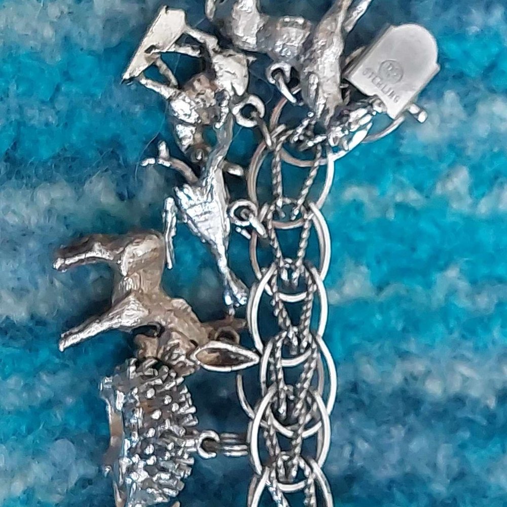 Wonderful animal-lovers vintage sterling silver charm bracelet/15 animal charms